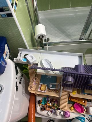 Casita de muñecas con muchisimos accesorios