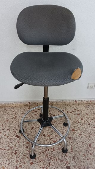 Taburete oficina giratorio metálico