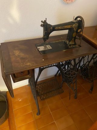 Maquina de coser antigua Singer