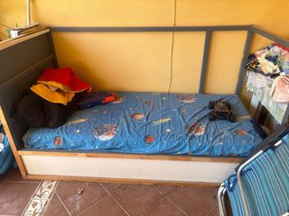 Cama litera infantil azul y blanca