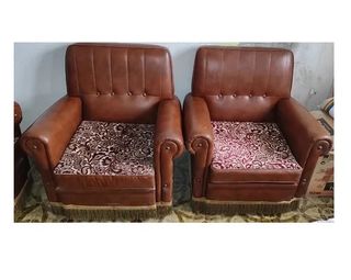 Sofá de dos plazas con dos sillones