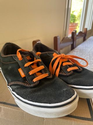 Zapatillas Vans negras y naranjas - 36