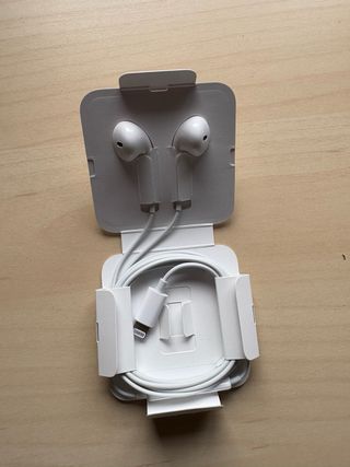 Auriculares Apple con cable Lightning