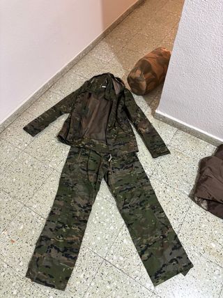 Ropa militar