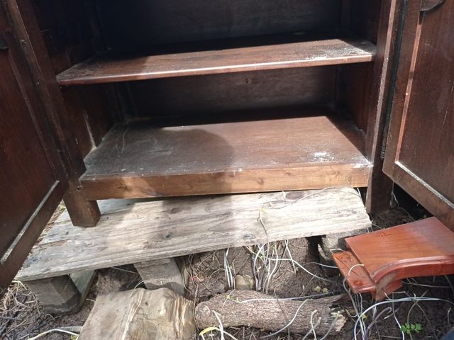 Escritorio antiguo de madera