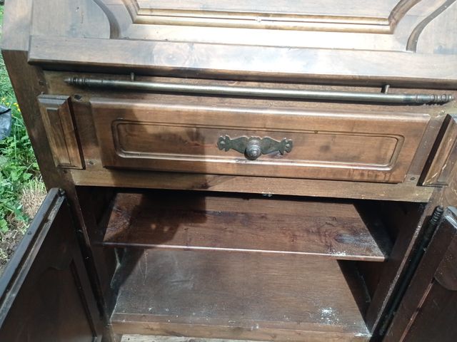 Escritorio antiguo de madera