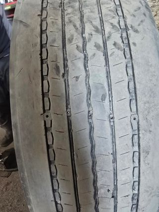 Neumático camión usado