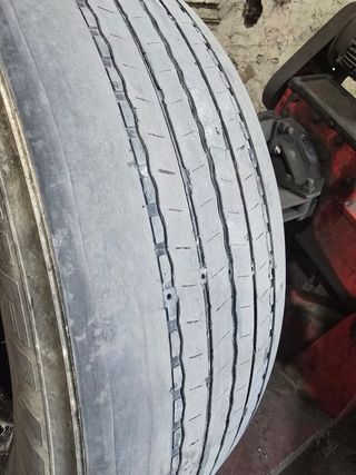 Neumático camión usado