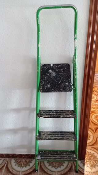 Escalera de hierro y madera muy resistente