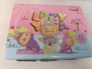 Figura Labubu colección yoga