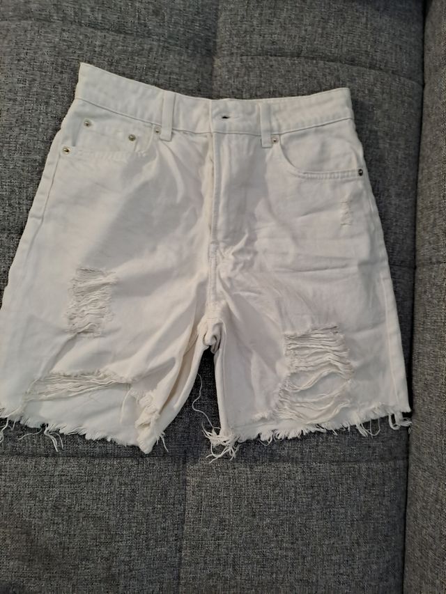 Bermuda vaquera blanca desgastada