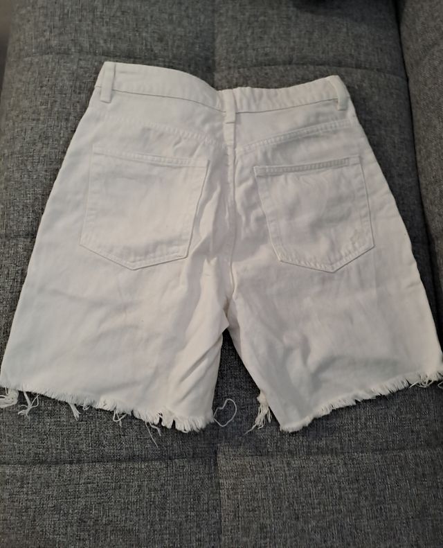 Bermuda vaquera blanca desgastada