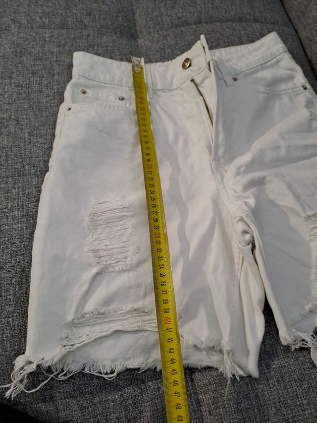 Bermuda vaquera blanca desgastada
