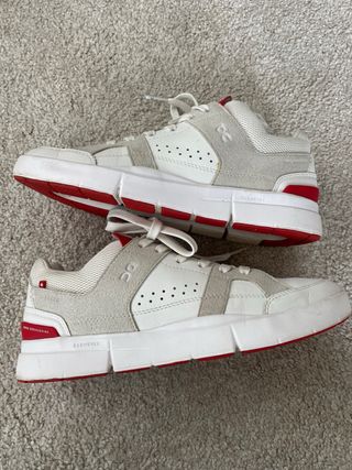 Zapatillas On Cloudtec blancas y rojas