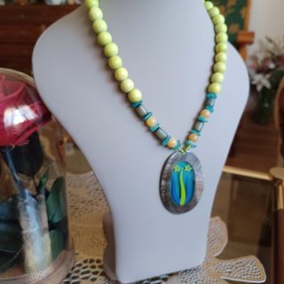 Collar madera turquesa-verde bolitas 