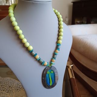 Collar madera turquesa-verde bolitas 
