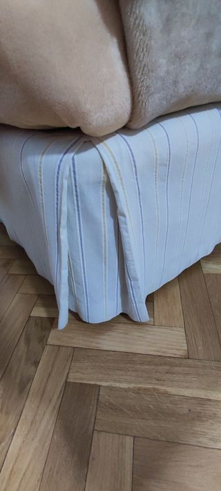 Juego de colcha y cortinas