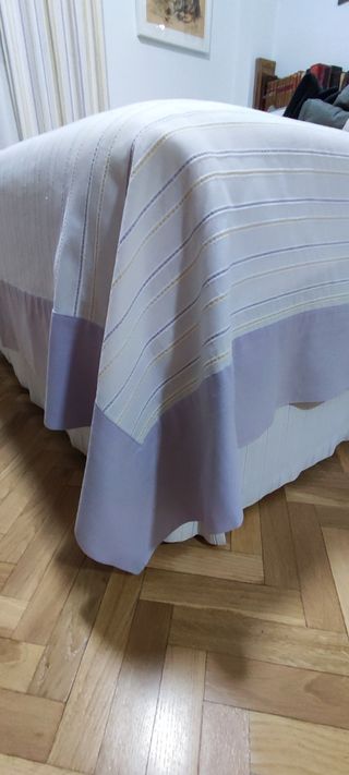 Juego de colcha y cortinas