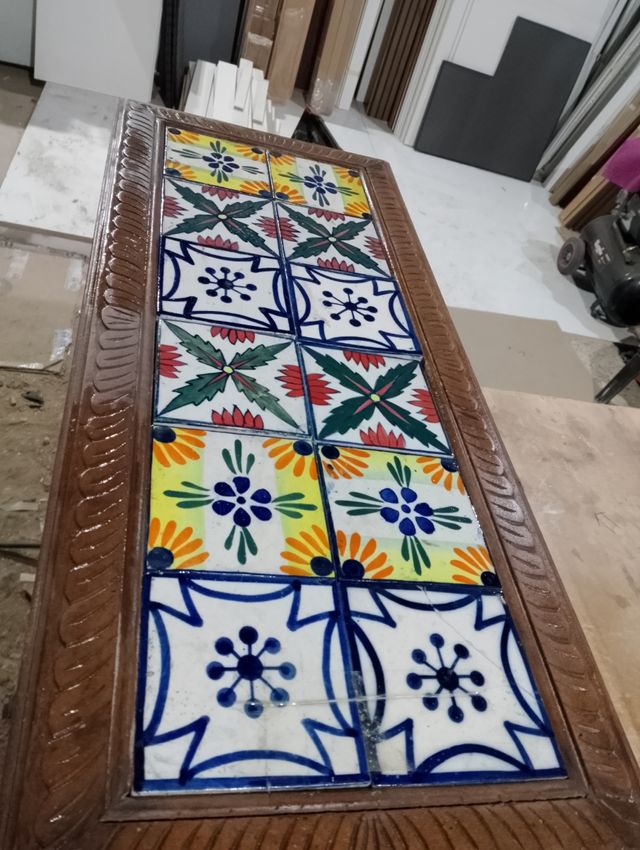 Baúl madera tallada  y cerámicas decoración