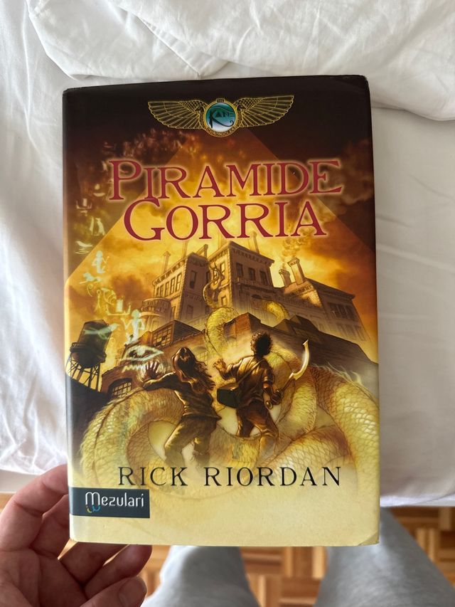 Piramide Gorria (Kanetarren kronika) (Basque Ed...