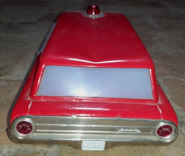 JUGUETE COCHE “JEFE DE BOMBEROS” DE RICO.