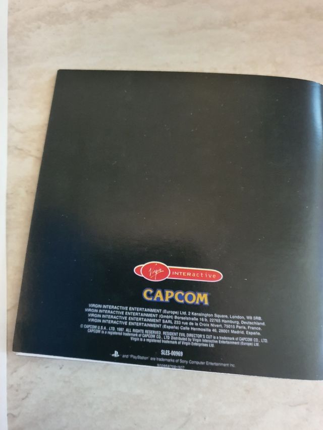 COVER E MANUALE RESIDENT EVIL D. REPRO