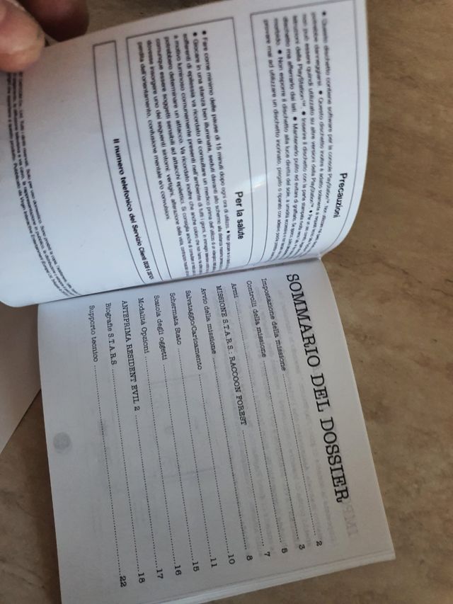 COVER E MANUALE RESIDENT EVIL D. REPRO