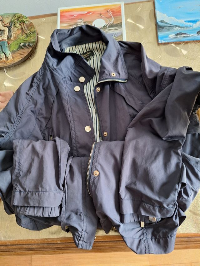 Cazadora chubasquero elegante