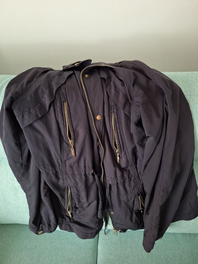 Cazadora chubasquero elegante