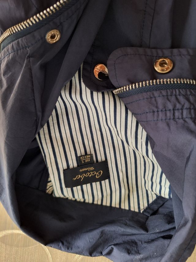 Cazadora chubasquero elegante