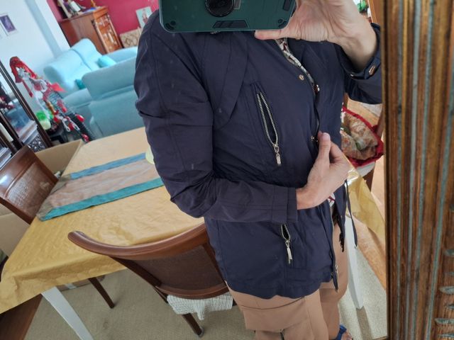 Cazadora chubasquero elegante