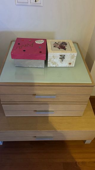 2 mesitas de noche. 80€ las dos