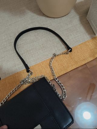 Borsa tracolla nera  Stradivarius