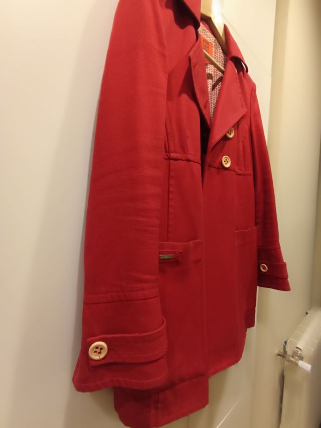 Abrigo rojo Pedro del Hierro 