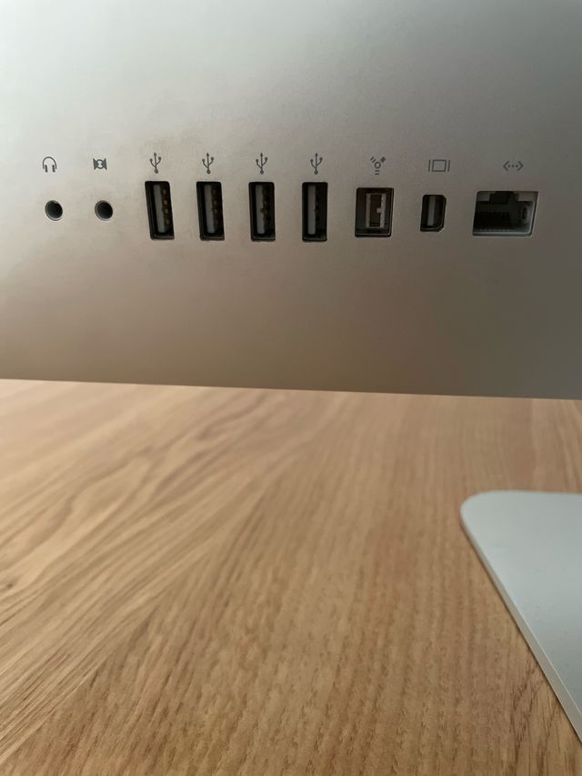 iMac 21,5" (mediados de 2010)