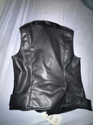 Chaleco de cuero Zara