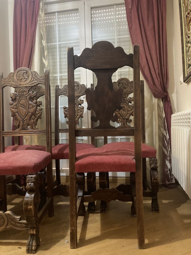 Sillas antiguas del S. XIX y sofá estilo LuisXV