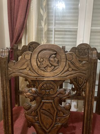 Sillas antiguas del S. XIX y sofá estilo LuisXV