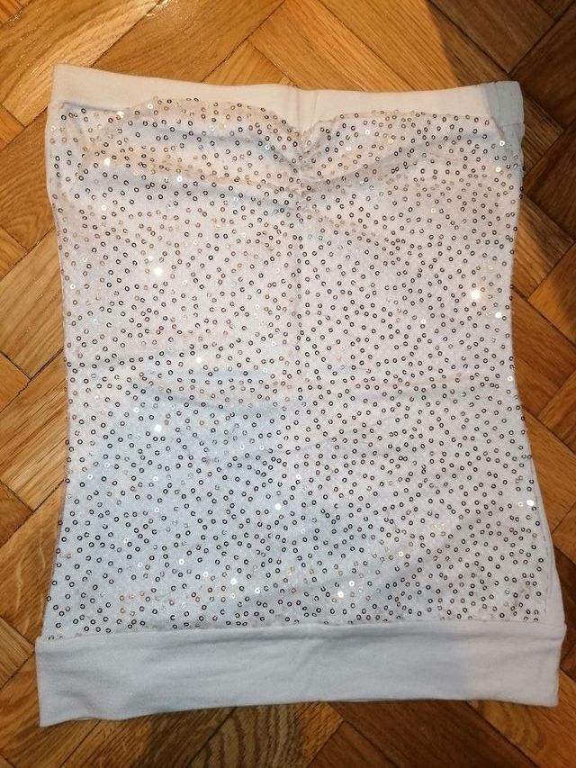 Top blanco lentejuelas