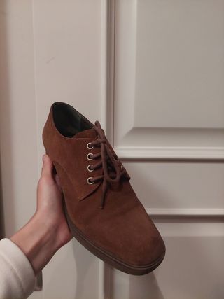 Zapatos tacón serraje marrón