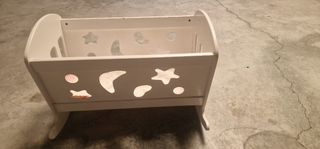 Cuna de madera para muñecas