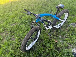 Fatbike bicicleta montaña azul/blanca