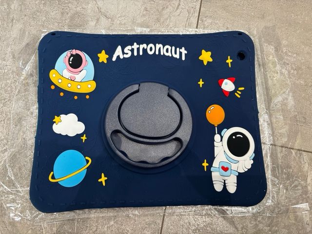 Funda Ipad 2/3/4 Astronauta con soporte + Correa