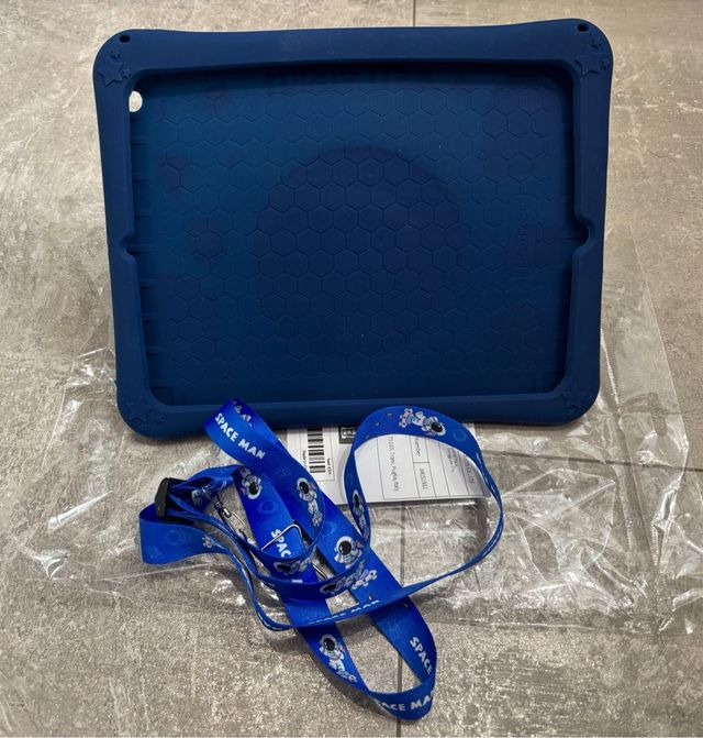 Funda Ipad 2/3/4 Astronauta con soporte + Correa