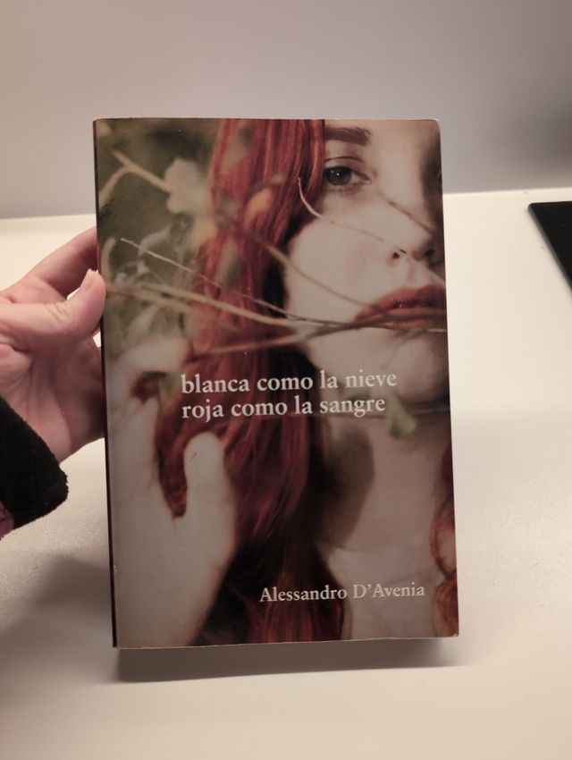 Blanca como la nieve, roja como la sangre