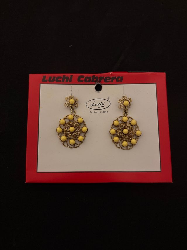 Pendientes Luchi Cabrera dorados y amarillos