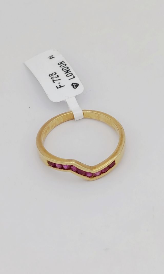Anillo de Oro de 18k con Rubíes.