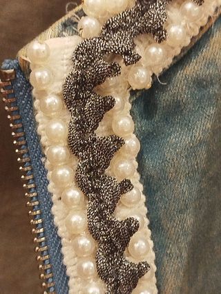 Torera tejana con ornamentos en mangas.