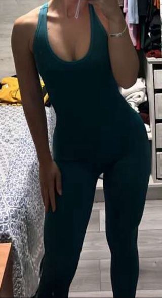 Mono deportivo verde