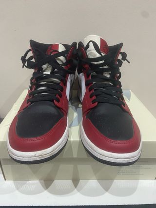 Jordan 1 Mid Chicago toe